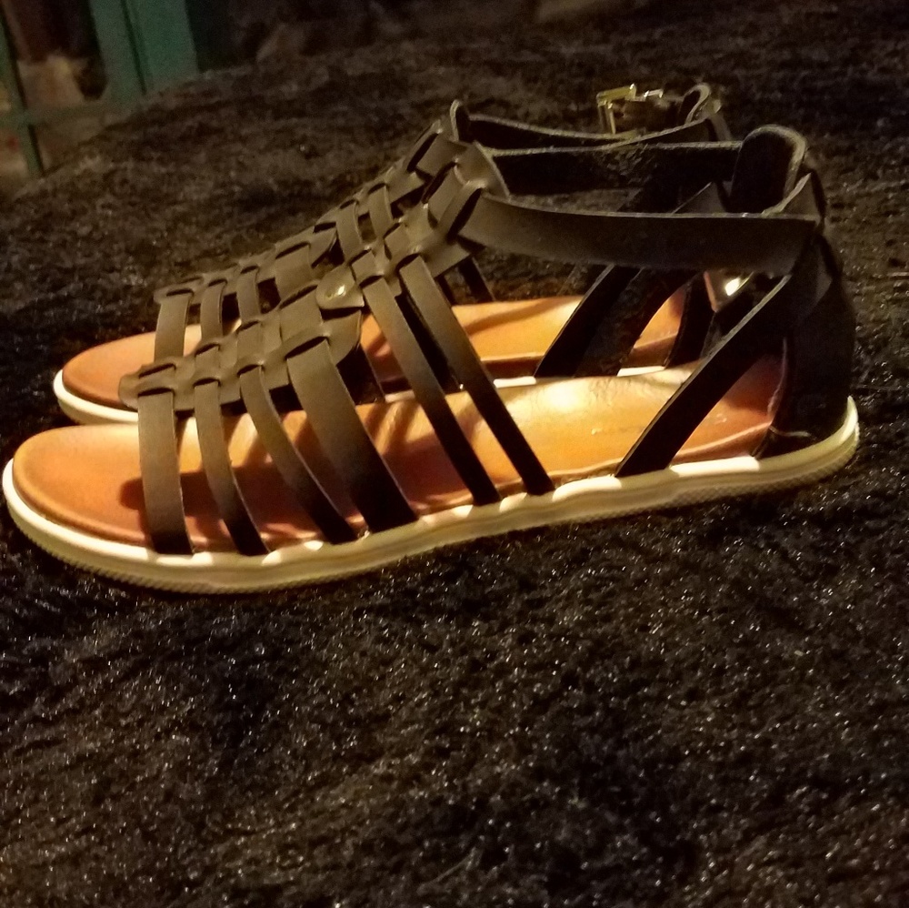 Sporty gladiator sandals!